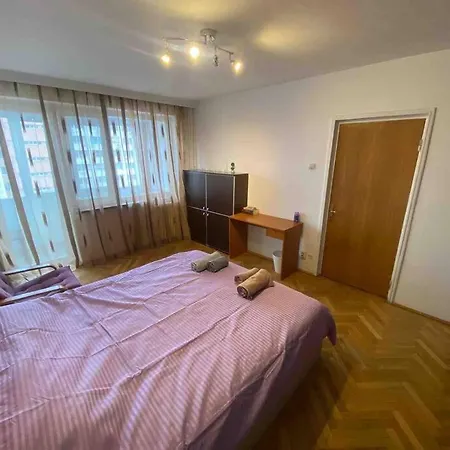 Nice With Free Parking In The Center Bucharest